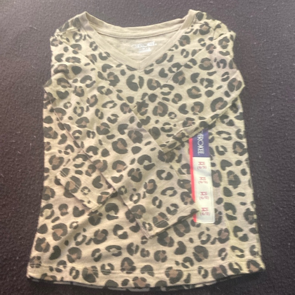 New with Tags Children’s Cherokee XS (4/5)
Long sleeve Leopard Print Shirt.